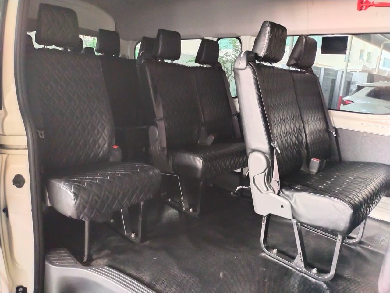 Beyaz Toyota Hiace 13 Seater Bus 3.5L 2023